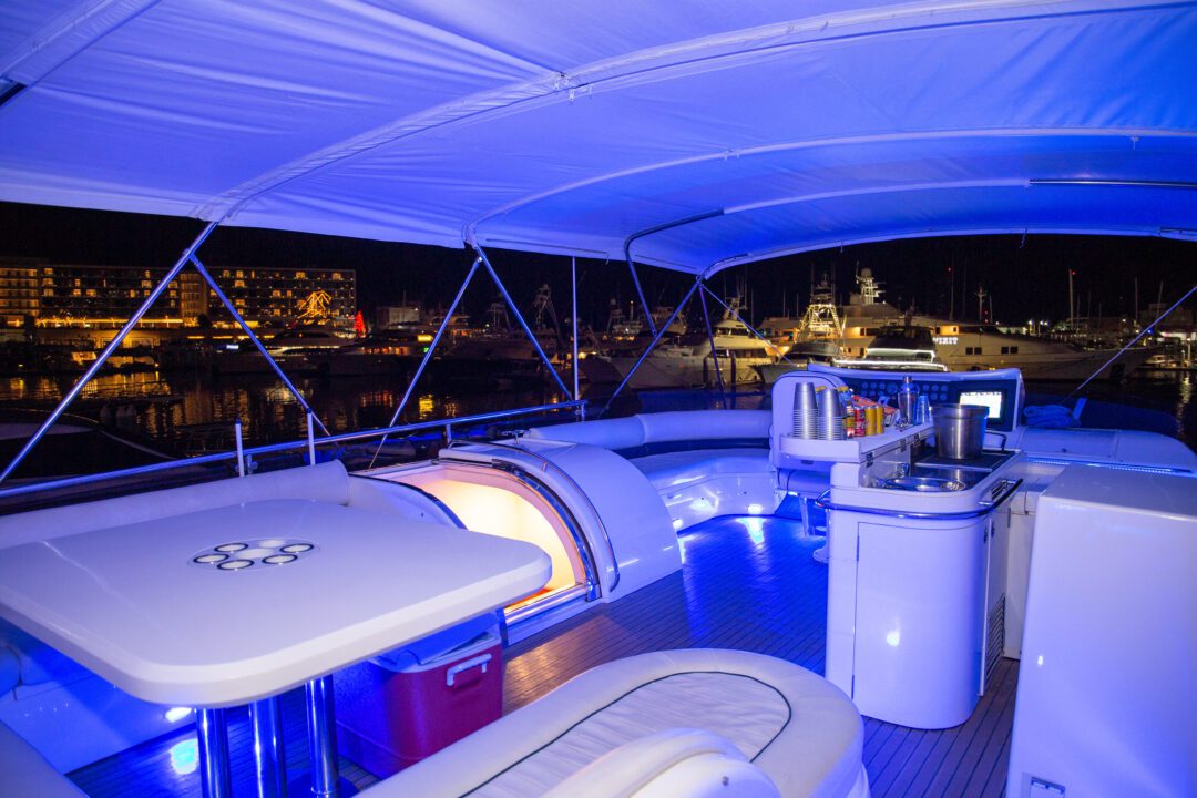 Luxury 100-ft Yacht Experience in Cabo – Private Chef & Open Bar (4 Hours) - Imagen 7