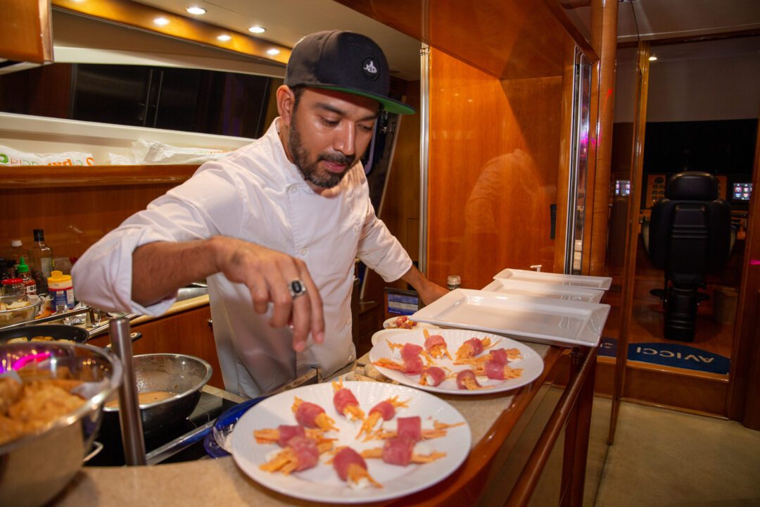 Luxury 100-ft Yacht Experience in Cabo – Private Chef & Open Bar (4 Hours) - Imagen 8