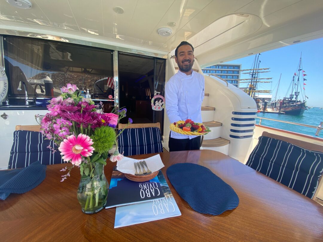 Luxury 100-ft Yacht Experience in Cabo – Private Chef & Open Bar (4 Hours) - Imagen 11