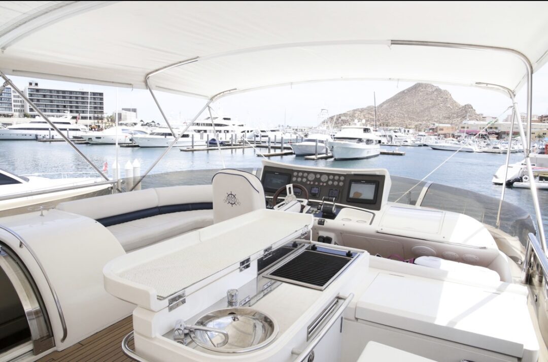 Luxury 100-ft Yacht Experience in Cabo – Private Chef & Open Bar (4 Hours) - Imagen 20