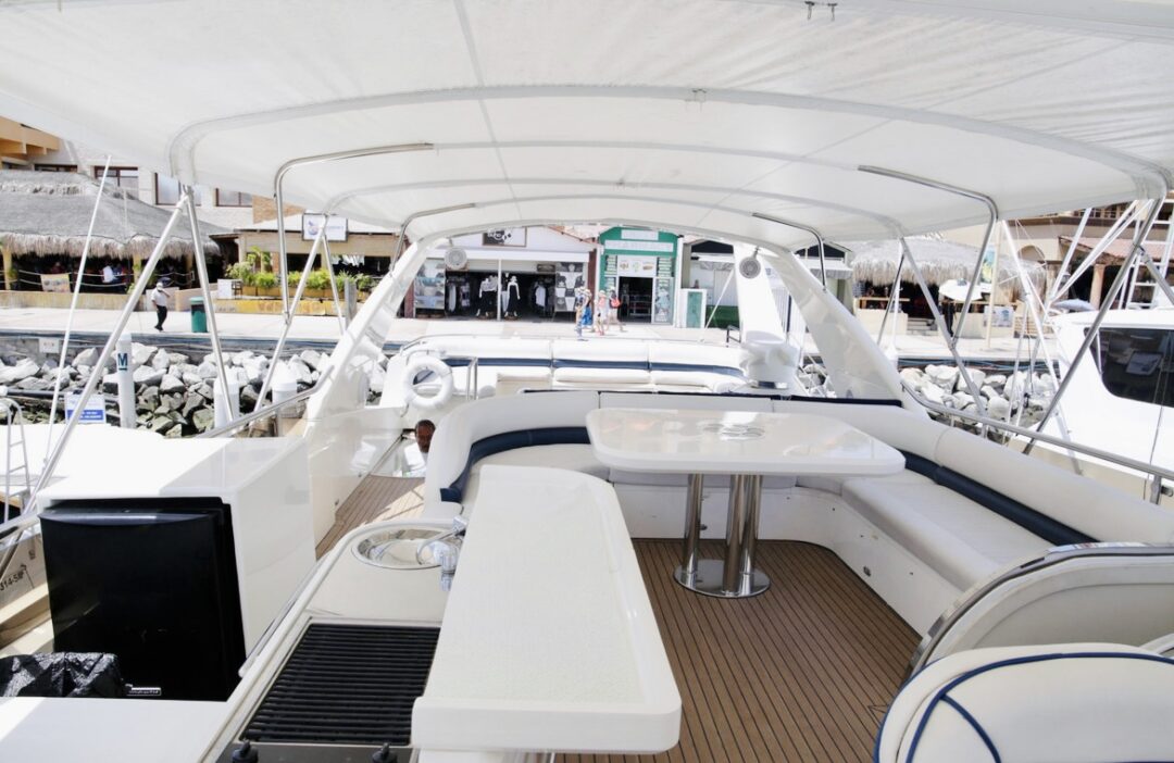 Luxury 100-ft Yacht Experience in Cabo – Private Chef & Open Bar (4 Hours) - Imagen 21